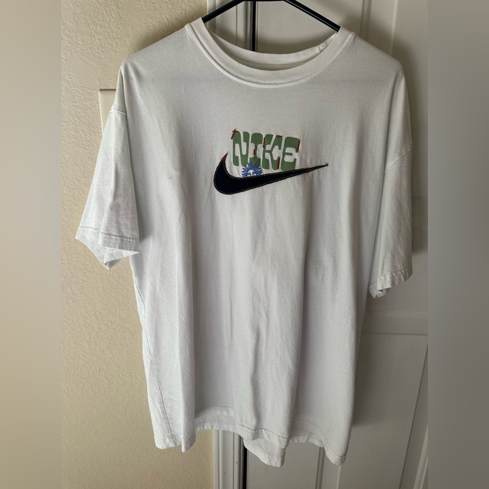 Oversized Nike t- shirt . Loose fit🤍